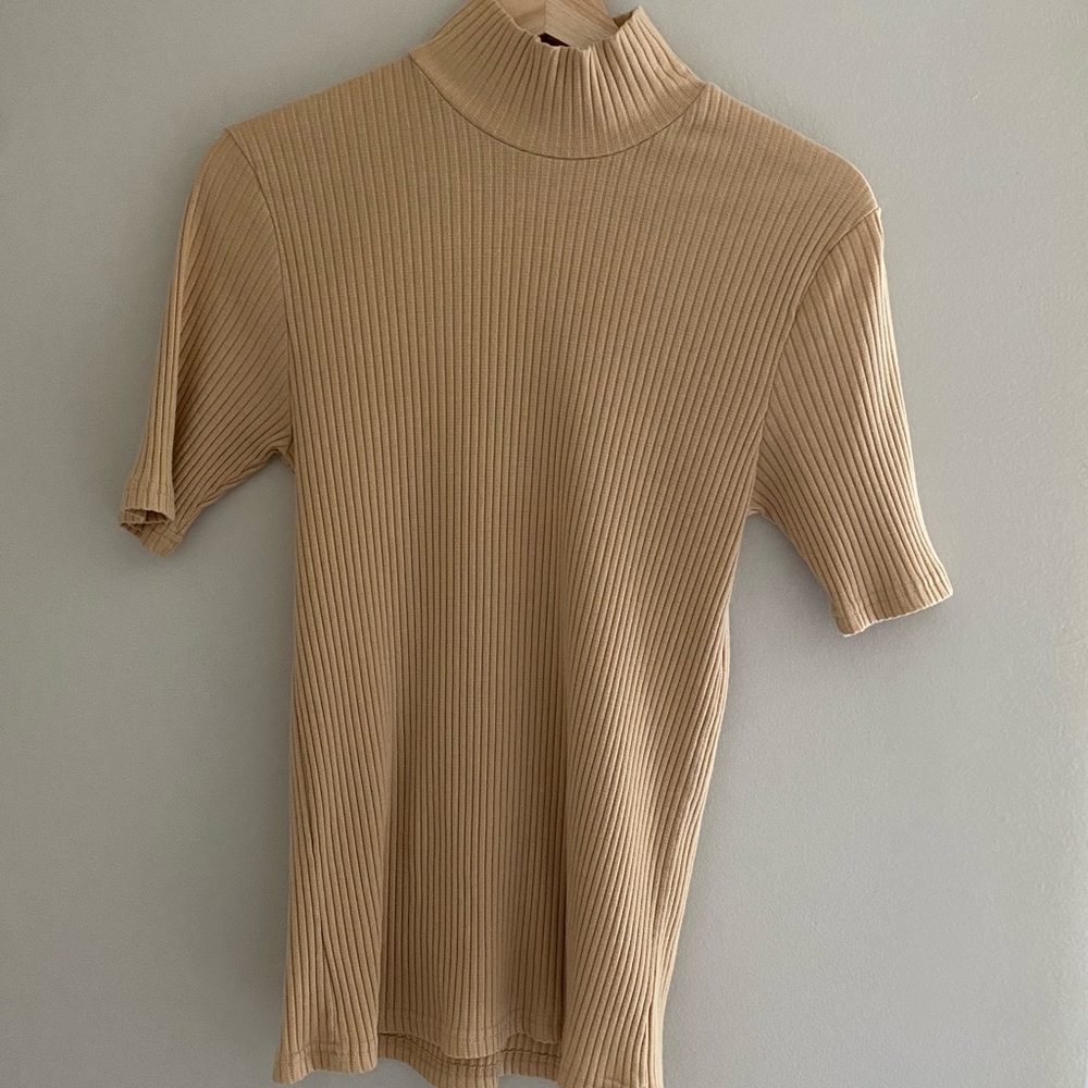 Casual Corner & Co| Light brown mock neck short sleeve
